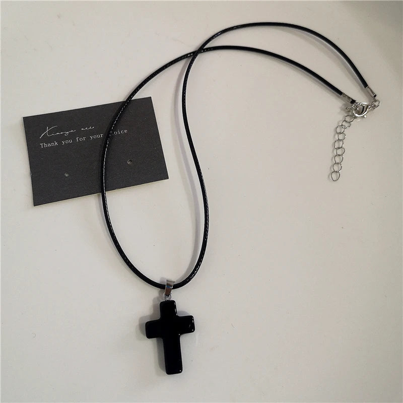 Collar de Cadena con Cruz y Corazón Negro – Estilo Punk Rock Grunge
