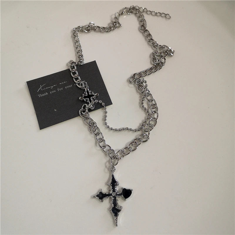 Collar de Cadena con Cruz y Corazón Negro – Estilo Punk Rock Grunge