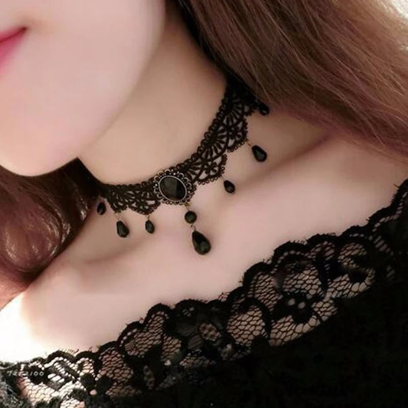 Choker Gótico de Encaje Negro con Cristal – Gargantilla Victoriana Steampunk