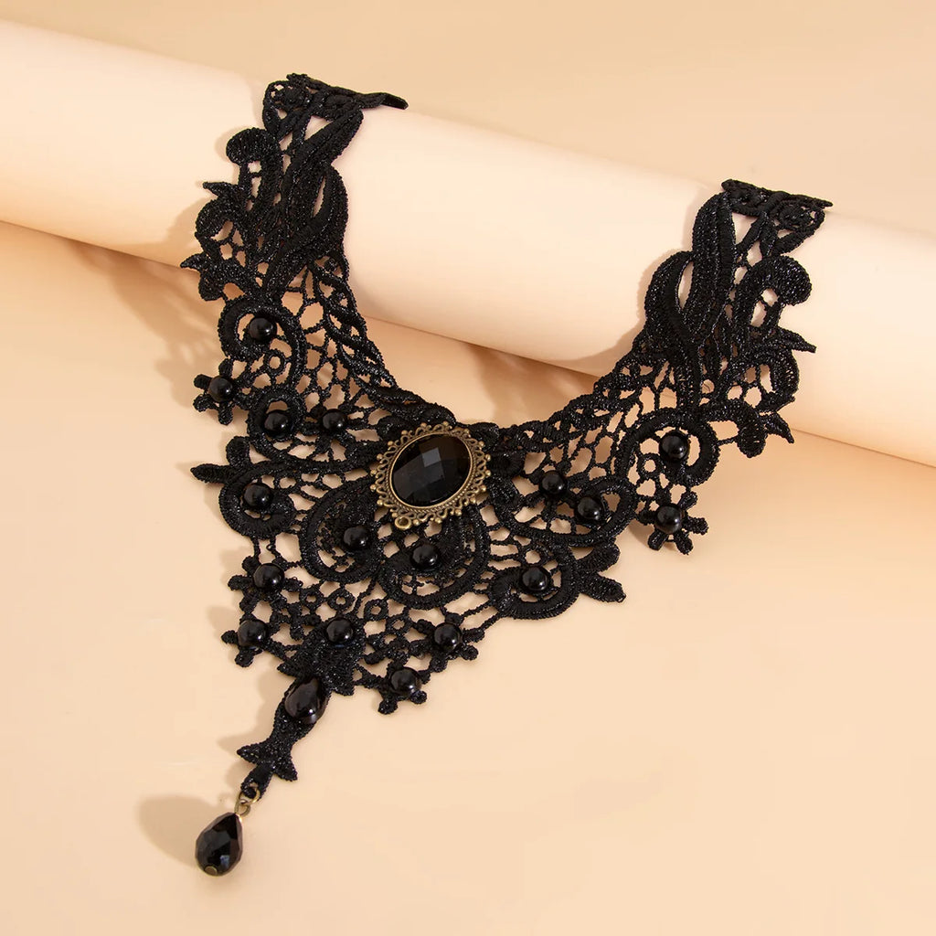 Choker Gótico de Encaje Negro y Gema