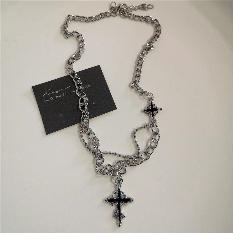 Collar de Cadena con Cruz y Corazón Negro – Estilo Punk Rock Grunge