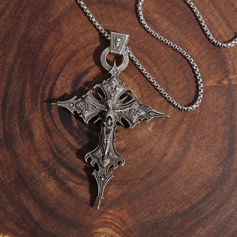Collar de Cruz Gótica con Calavera Punk