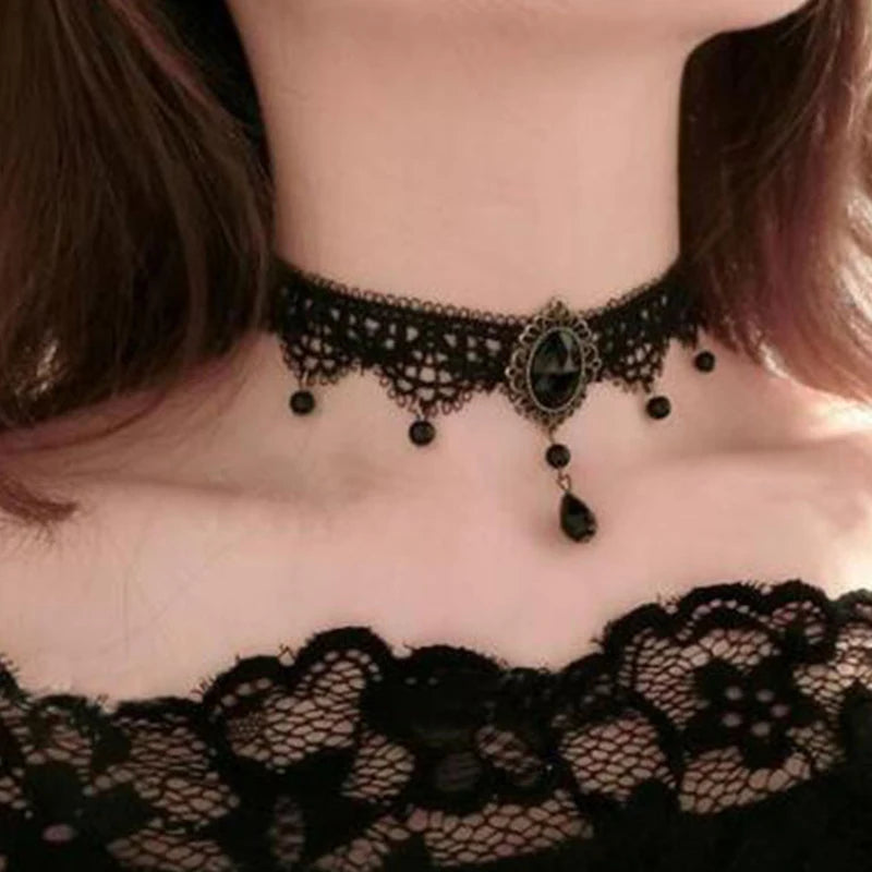 Choker Gótico de Encaje Negro con Cristal – Gargantilla Victoriana Steampunk