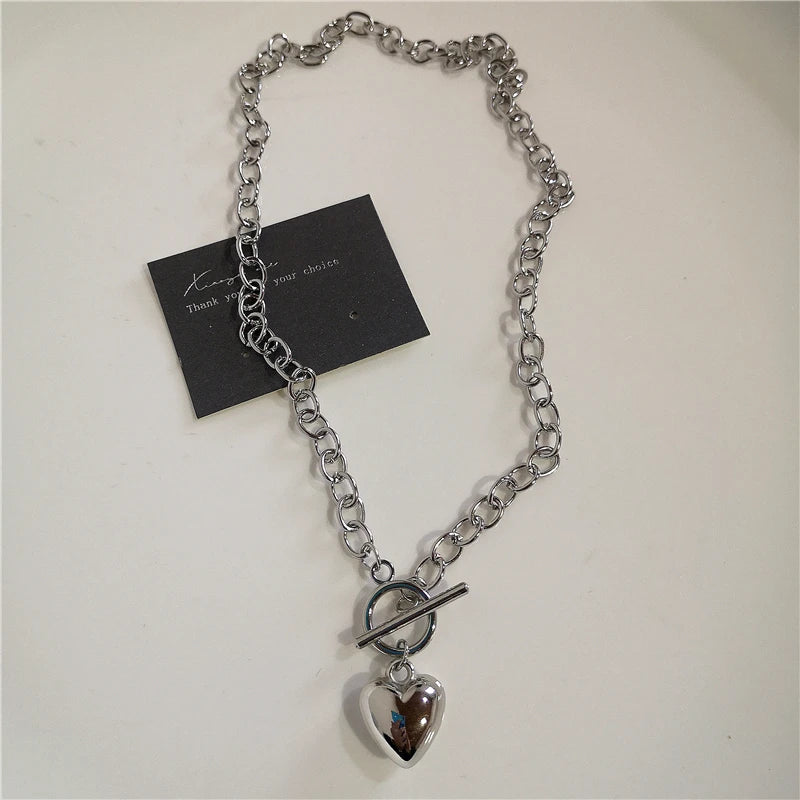 Collar de Cadena con Cruz y Corazón Negro – Estilo Punk Rock Grunge