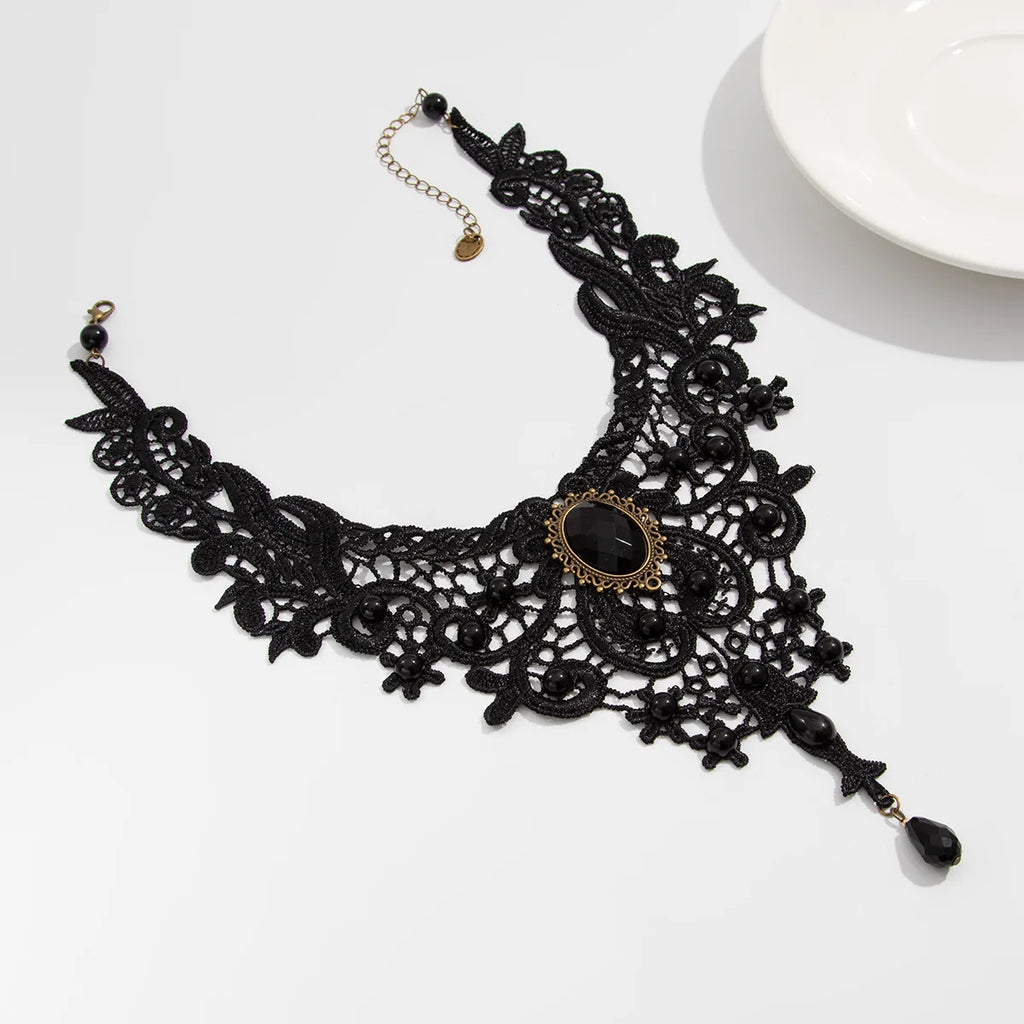 Choker Gótico de Encaje Negro y Gema