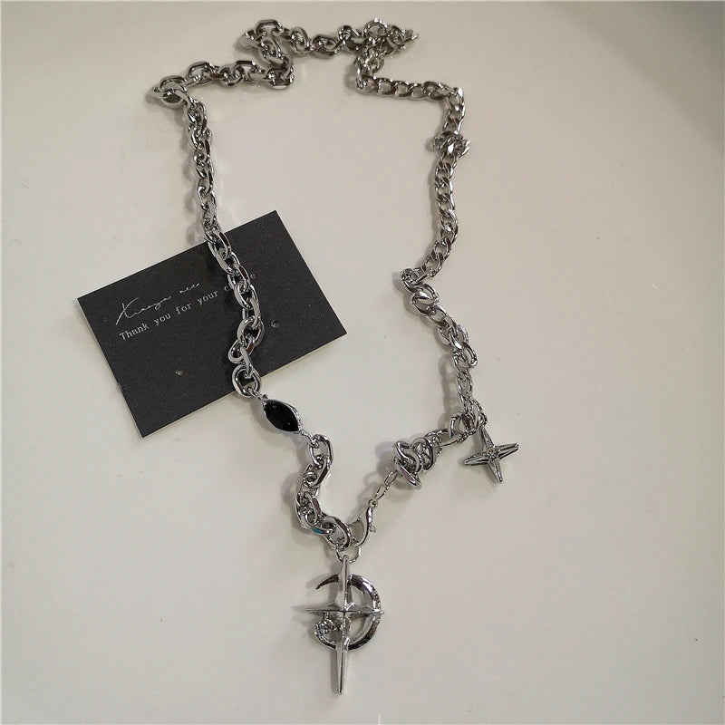 Collar de Cadena con Cruz y Corazón Negro – Estilo Punk Rock Grunge